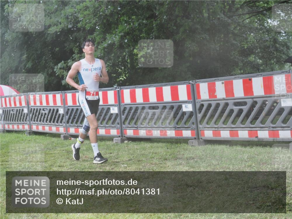 21.06.2025 - 27. Vierlanden-Triathlon KatJ http://msf.ph/oto/8041381 15.06.2025 14:32:49 Ziel 71, 1307 meine-sportfotos.de
