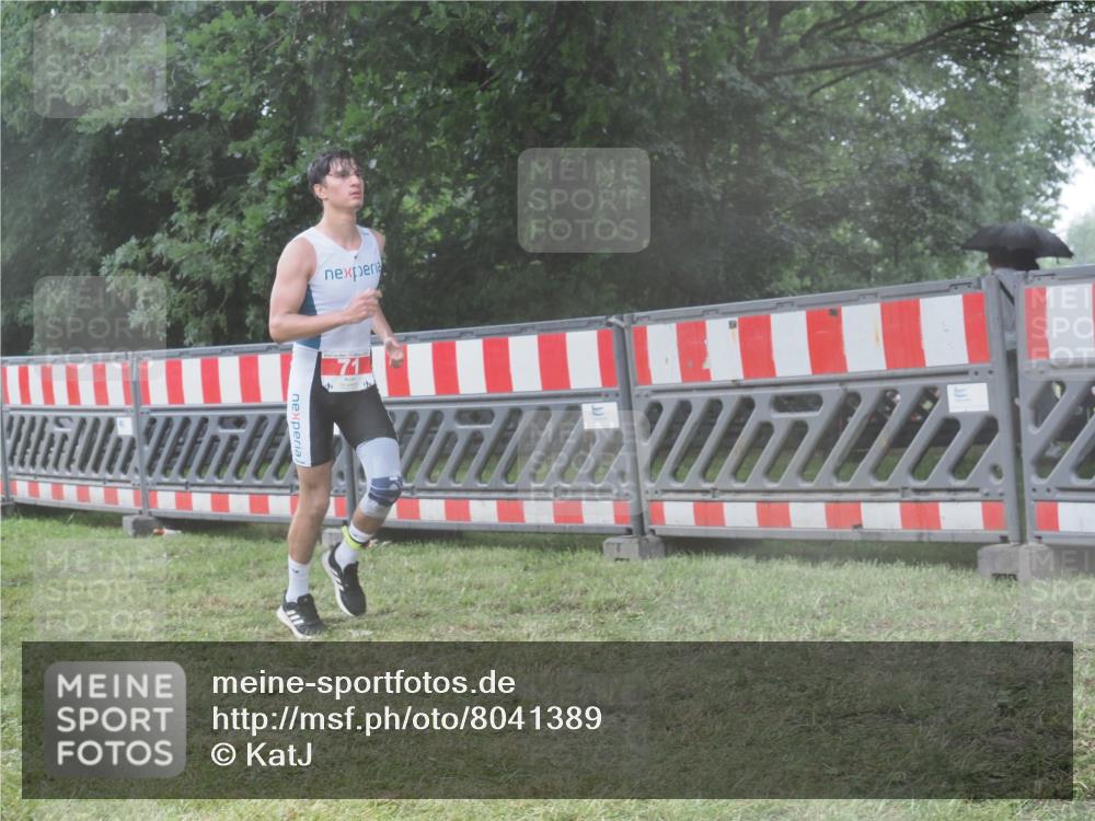21.06.2025 - 27. Vierlanden-Triathlon KatJ http://msf.ph/oto/8041389 15.06.2025 14:32:49 Ziel 71, 1307 meine-sportfotos.de