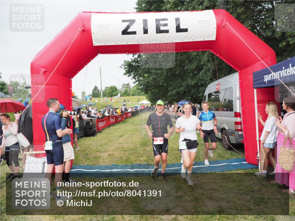 21.06.2025 - 27. Vierlanden-Triathlon MichiJ http://msf.ph/oto/8041391 15.06.2026 13:29:18 Ziel 9, 952 meine-sportfotos.de