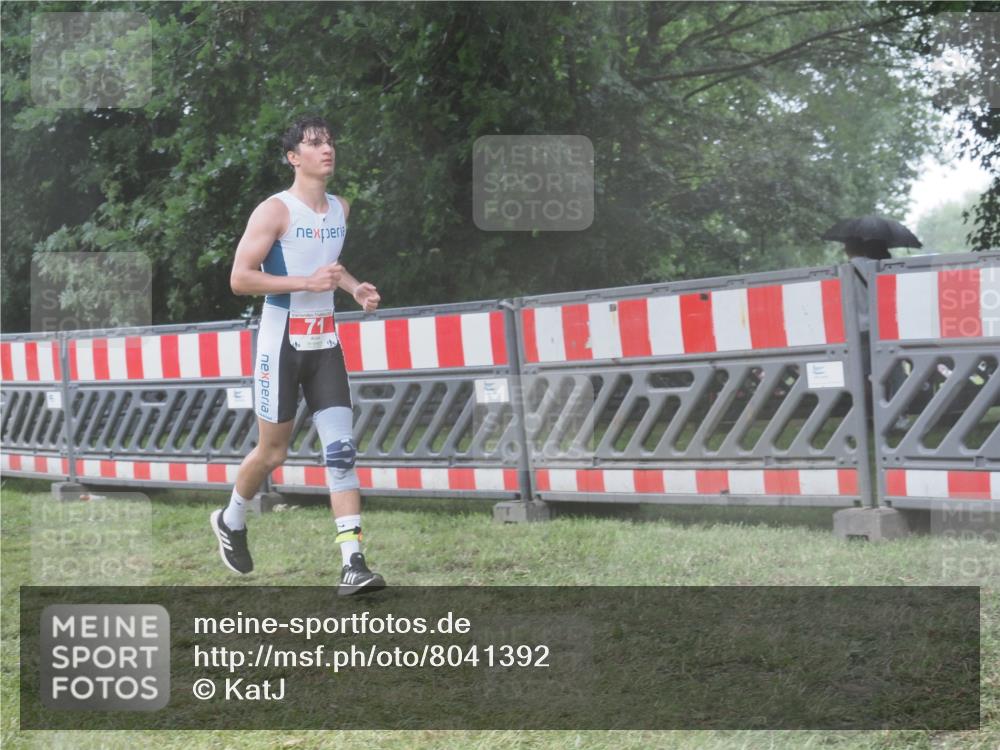 21.06.2025 - 27. Vierlanden-Triathlon KatJ http://msf.ph/oto/8041392 15.06.2025 14:32:49 Ziel 71, 1307 meine-sportfotos.de