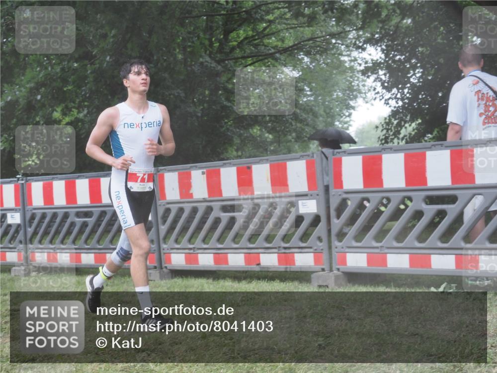 21.06.2025 - 27. Vierlanden-Triathlon KatJ http://msf.ph/oto/8041403 15.06.2025 14:32:50 Ziel 71, 1307 meine-sportfotos.de