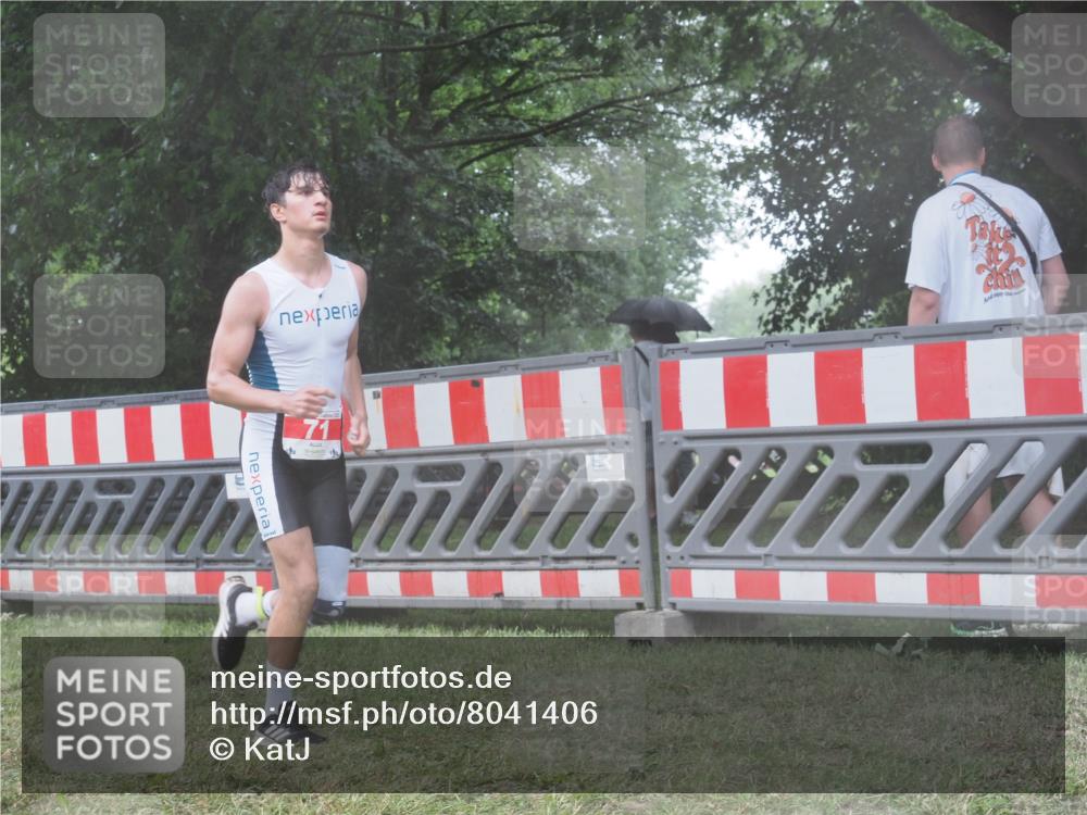 21.06.2025 - 27. Vierlanden-Triathlon KatJ http://msf.ph/oto/8041406 15.06.2025 14:32:50 Ziel 71, 1307 meine-sportfotos.de