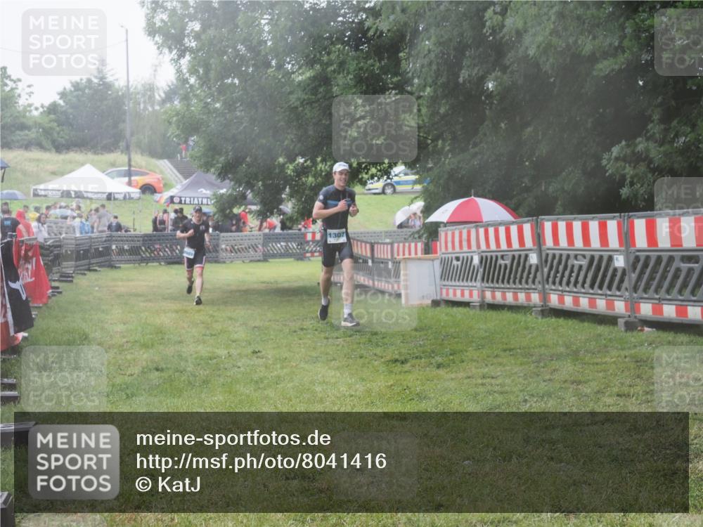 21.06.2025 - 27. Vierlanden-Triathlon KatJ http://msf.ph/oto/8041416 15.06.2025 14:32:56 Ziel 1262, 1307 meine-sportfotos.de