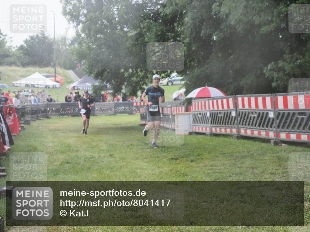 21.06.2025 - 27. Vierlanden-Triathlon KatJ http://msf.ph/oto/8041417 15.06.2025 14:32:56 Ziel 1262, 1307 meine-sportfotos.de