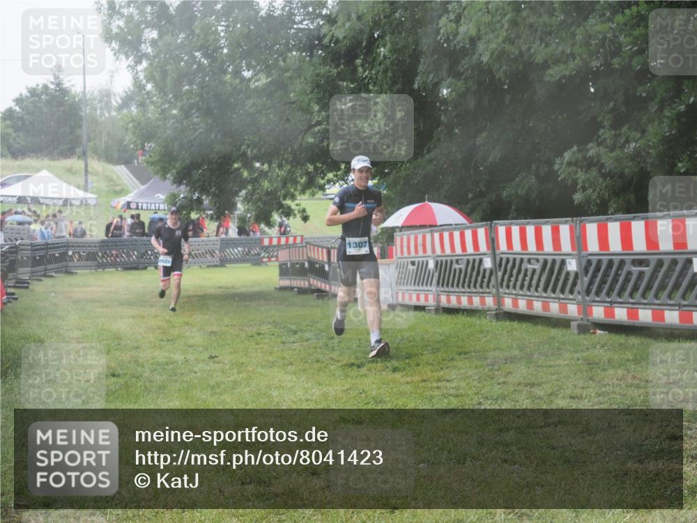 21.06.2025 - 27. Vierlanden-Triathlon KatJ http://msf.ph/oto/8041423 15.06.2025 14:32:57 Ziel 1262, 1307 meine-sportfotos.de