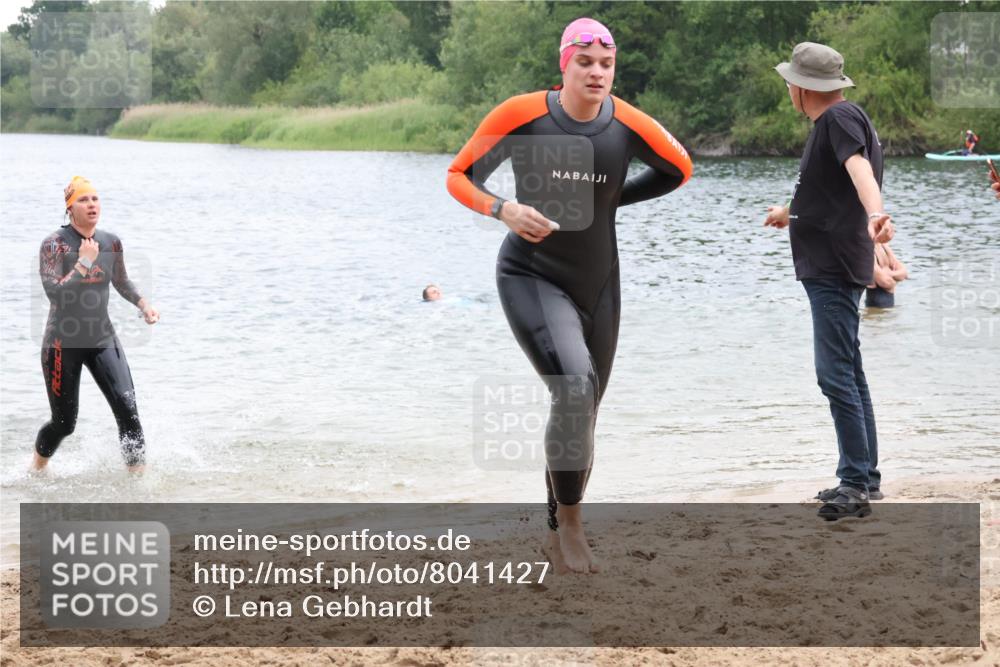 21.06.2025 - 27. Vierlanden-Triathlon Lena Gebhardt http://msf.ph/oto/8041427 15.06.2025 13:07:18 Schwimmen 1172, 1196, 1218, 1225 meine-sportfotos.de