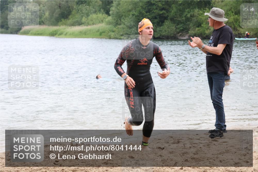 21.06.2025 - 27. Vierlanden-Triathlon Lena Gebhardt http://msf.ph/oto/8041444 15.06.2025 13:07:21 Schwimmen 1172, 1196, 1218, 1225 meine-sportfotos.de