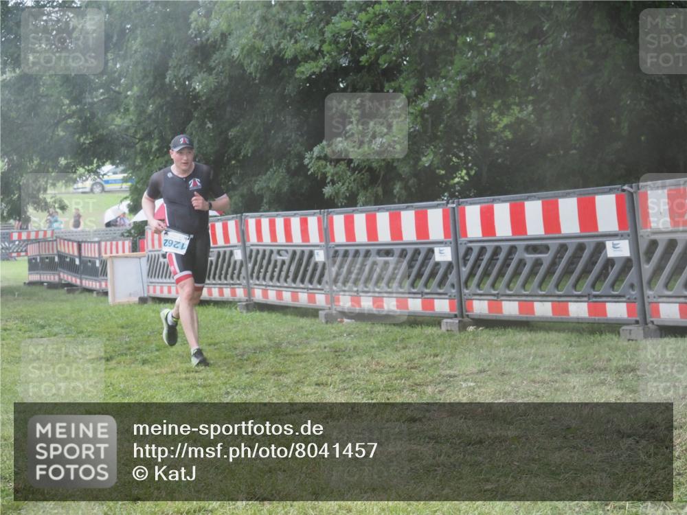 21.06.2025 - 27. Vierlanden-Triathlon KatJ http://msf.ph/oto/8041457 15.06.2025 14:33:00 Ziel 1262, 1307 meine-sportfotos.de