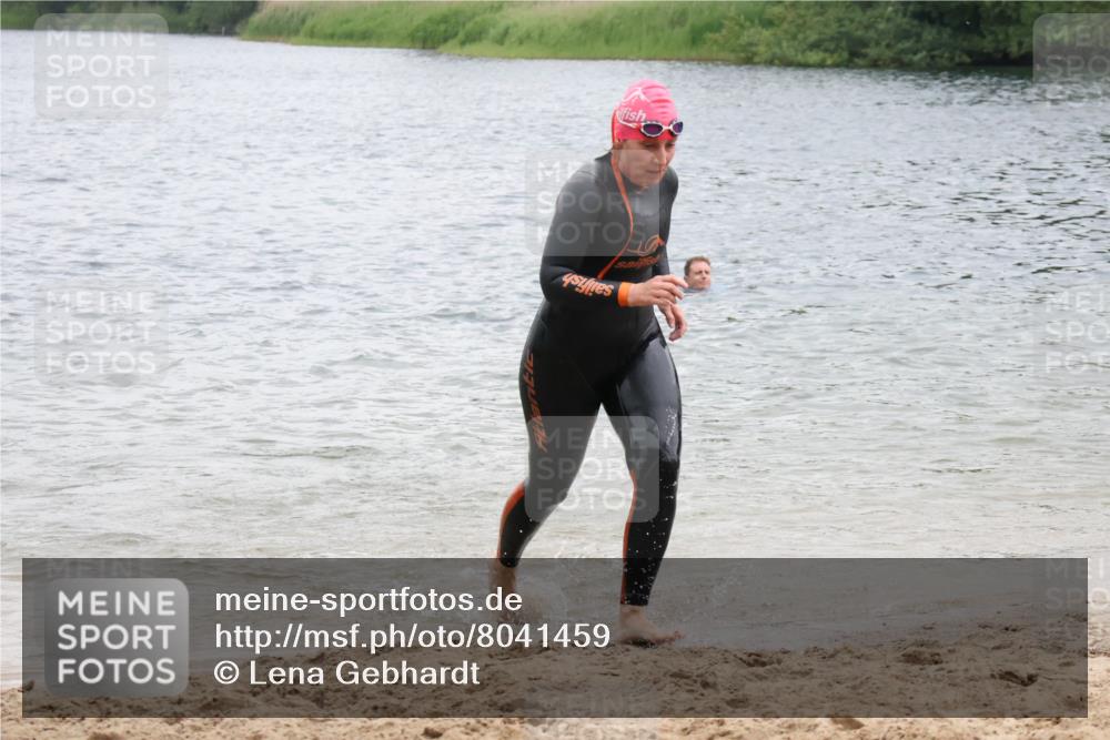 21.06.2025 - 27. Vierlanden-Triathlon Lena Gebhardt http://msf.ph/oto/8041459 15.06.2025 13:07:24 Schwimmen 1172, 1196, 1211, 1225, 1228 meine-sportfotos.de