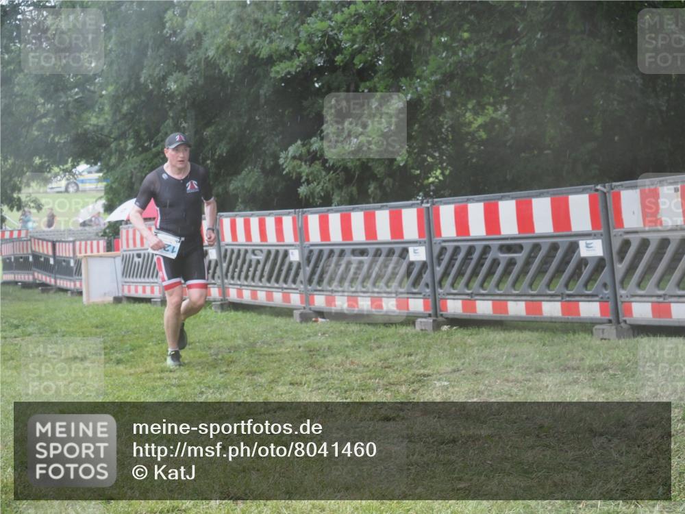 21.06.2025 - 27. Vierlanden-Triathlon KatJ http://msf.ph/oto/8041460 15.06.2025 14:33:00 Ziel 1262, 1307 meine-sportfotos.de