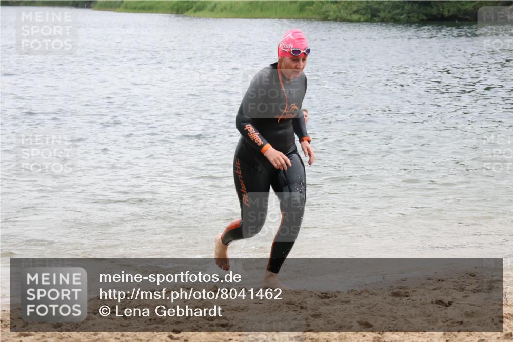 21.06.2025 - 27. Vierlanden-Triathlon Lena Gebhardt http://msf.ph/oto/8041462 15.06.2025 13:07:25 Schwimmen 1172, 1196, 1211, 1225, 1228 meine-sportfotos.de