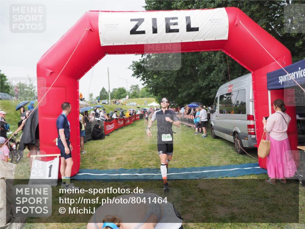 21.06.2025 - 27. Vierlanden-Triathlon MichiJ http://msf.ph/oto/8041464 15.06.2026 13:29:41 Ziel 220, 717, 1069, 1070, 1071 meine-sportfotos.de