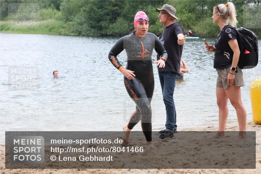 21.06.2025 - 27. Vierlanden-Triathlon Lena Gebhardt http://msf.ph/oto/8041466 15.06.2025 13:07:26 Schwimmen 1172, 1196, 1211, 1225, 1228 meine-sportfotos.de