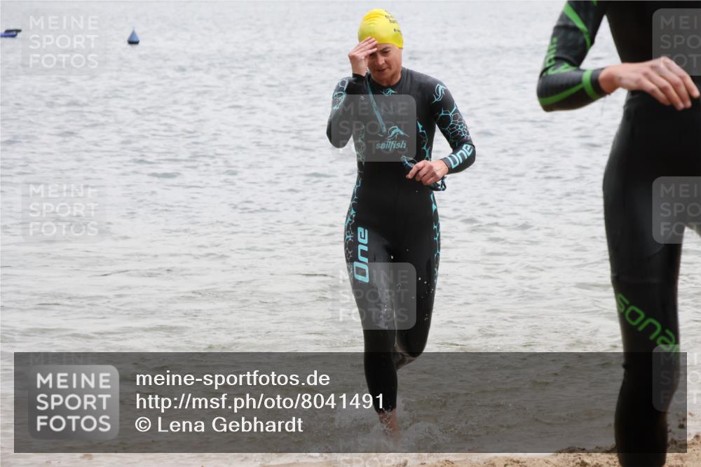 21.06.2025 - 27. Vierlanden-Triathlon Lena Gebhardt http://msf.ph/oto/8041491 15.06.2025 13:07:32 Schwimmen 1172, 1211, 1225, 1228 meine-sportfotos.de