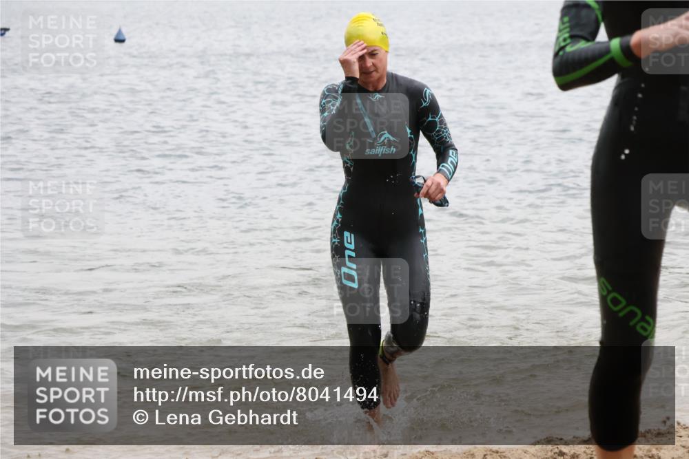 21.06.2025 - 27. Vierlanden-Triathlon Lena Gebhardt http://msf.ph/oto/8041494 15.06.2025 13:07:32 Schwimmen 1172, 1211, 1225, 1228 meine-sportfotos.de