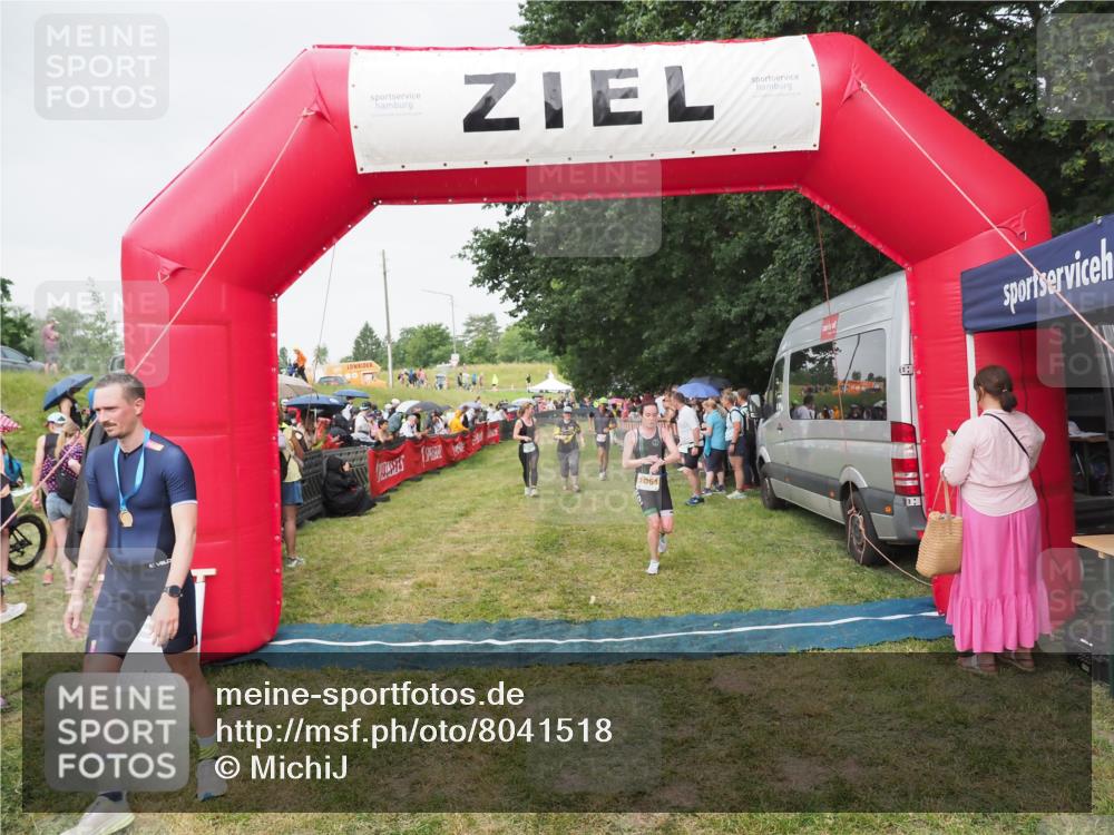 21.06.2025 - 27. Vierlanden-Triathlon MichiJ http://msf.ph/oto/8041518 15.06.2026 13:29:50 Ziel 109, 1061, 1069, 1070, 1071 meine-sportfotos.de