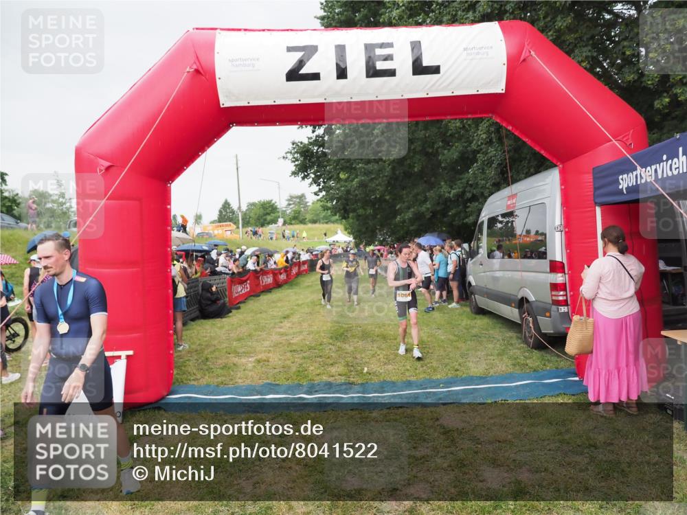 21.06.2025 - 27. Vierlanden-Triathlon MichiJ http://msf.ph/oto/8041522 15.06.2026 13:29:50 Ziel 109, 1061, 1069, 1070, 1071 meine-sportfotos.de