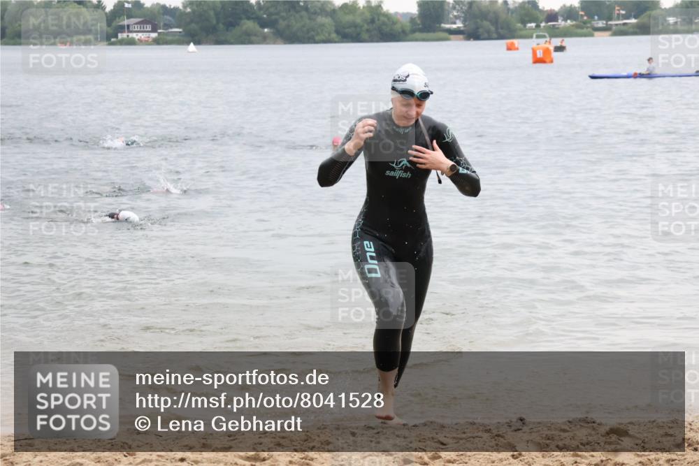 21.06.2025 - 27. Vierlanden-Triathlon Lena Gebhardt http://msf.ph/oto/8041528 15.06.2025 13:07:45 Schwimmen 1203 meine-sportfotos.de