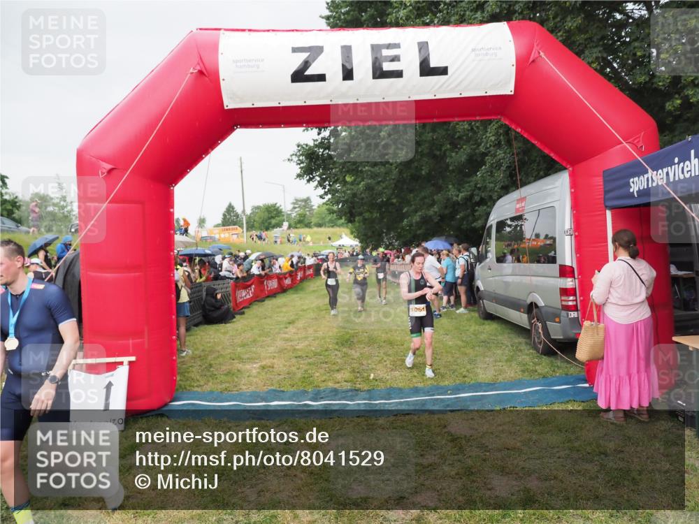 21.06.2025 - 27. Vierlanden-Triathlon MichiJ http://msf.ph/oto/8041529 15.06.2026 13:29:50 Ziel 109, 1061, 1069, 1070, 1071 meine-sportfotos.de