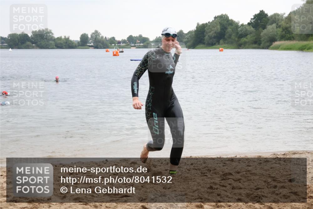 21.06.2025 - 27. Vierlanden-Triathlon Lena Gebhardt http://msf.ph/oto/8041532 15.06.2025 13:07:46 Schwimmen 1203 meine-sportfotos.de