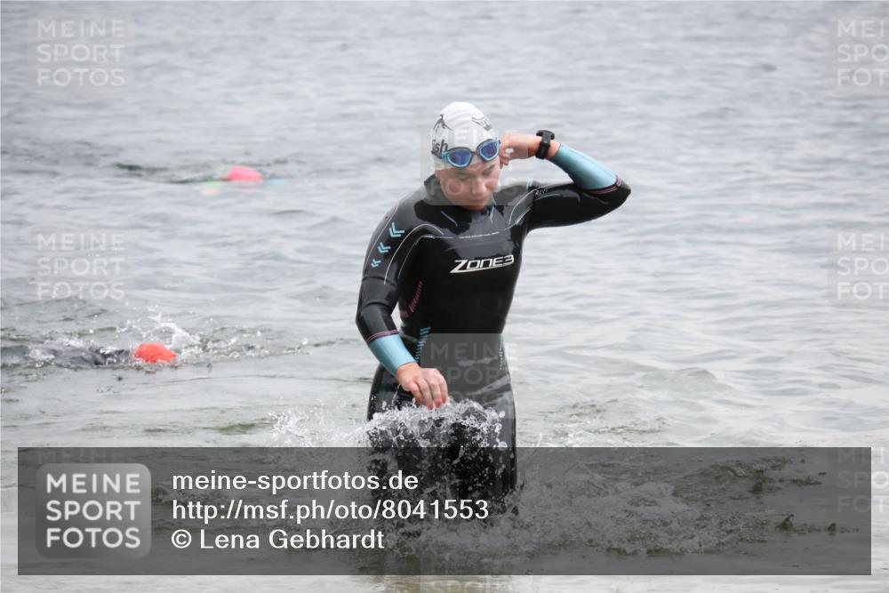 21.06.2025 - 27. Vierlanden-Triathlon Lena Gebhardt http://msf.ph/oto/8041553 15.06.2025 13:07:54 Schwimmen 1203, 1209, 1226 meine-sportfotos.de