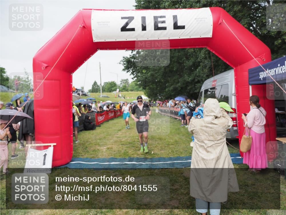 21.06.2025 - 27. Vierlanden-Triathlon MichiJ http://msf.ph/oto/8041555 15.06.2026 13:30:13 Ziel 68, 227, 958, 970 meine-sportfotos.de