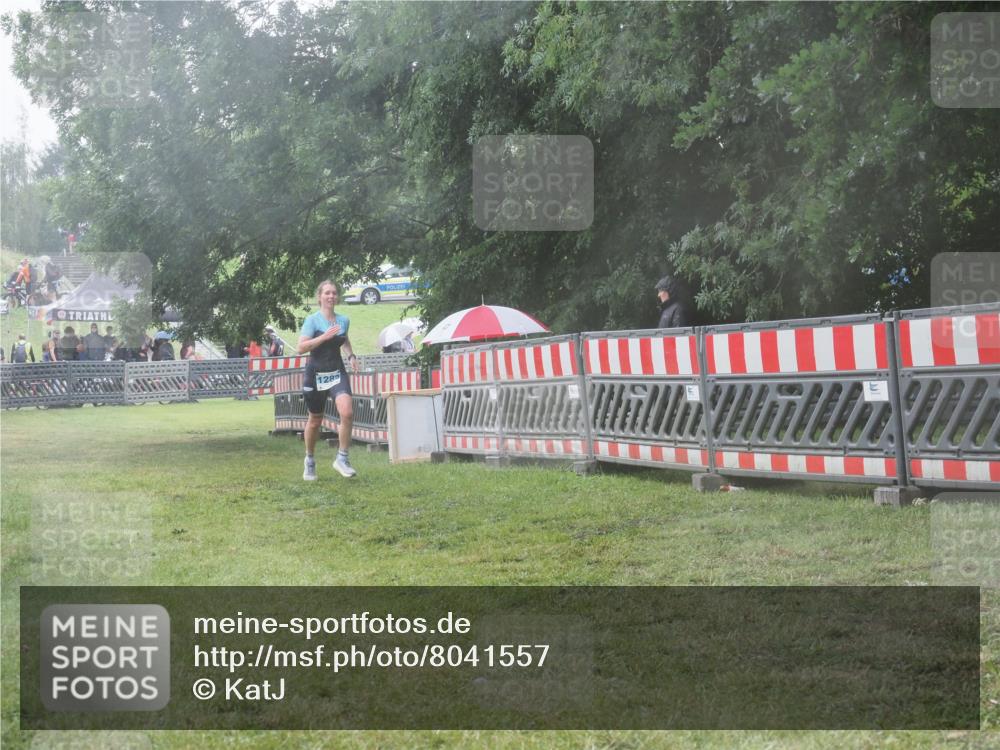 21.06.2025 - 27. Vierlanden-Triathlon KatJ http://msf.ph/oto/8041557 15.06.2025 14:34:23 Ziel 1289 meine-sportfotos.de