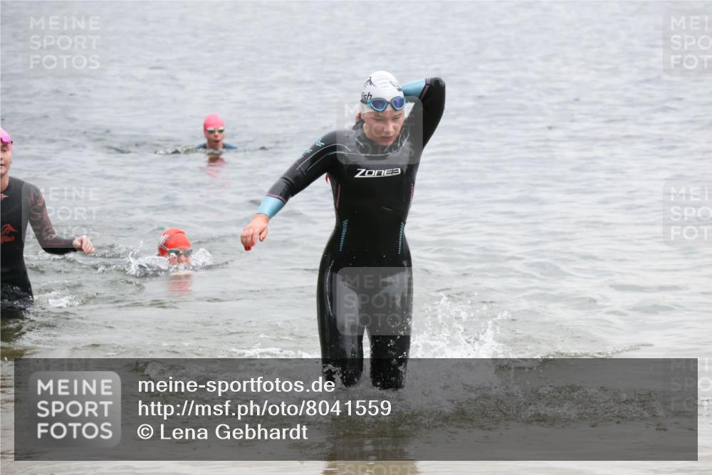 21.06.2025 - 27. Vierlanden-Triathlon Lena Gebhardt http://msf.ph/oto/8041559 15.06.2025 13:07:55 Schwimmen 1203, 1209, 1216, 1226 meine-sportfotos.de