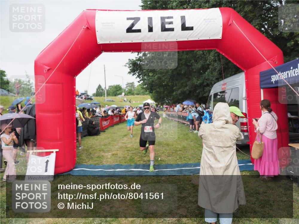 21.06.2025 - 27. Vierlanden-Triathlon MichiJ http://msf.ph/oto/8041561 15.06.2026 13:30:13 Ziel 68, 227, 958, 970 meine-sportfotos.de