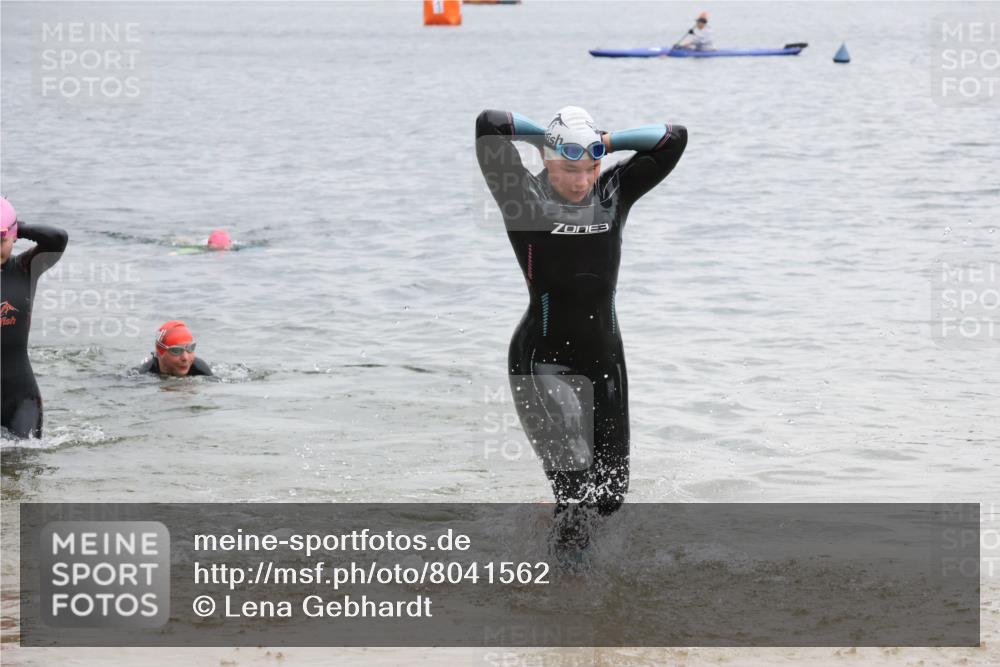 21.06.2025 - 27. Vierlanden-Triathlon Lena Gebhardt http://msf.ph/oto/8041562 15.06.2025 13:07:56 Schwimmen 1203, 1209, 1216, 1226 meine-sportfotos.de