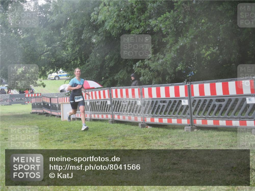 21.06.2025 - 27. Vierlanden-Triathlon KatJ http://msf.ph/oto/8041566 15.06.2025 14:34:23 Ziel 1289 meine-sportfotos.de