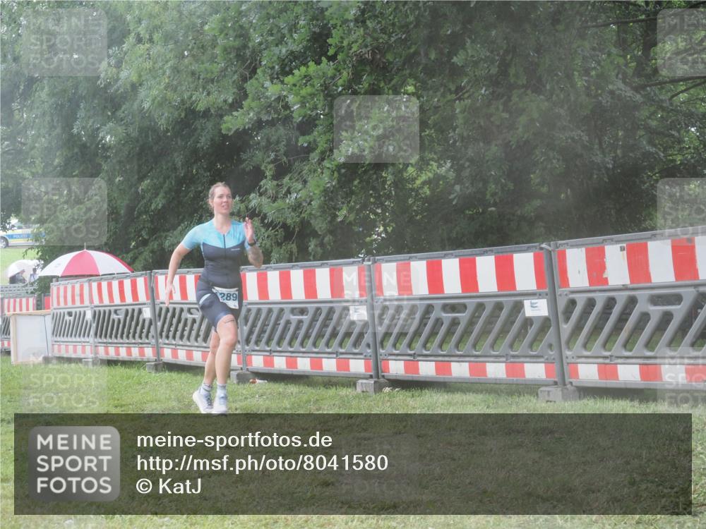 21.06.2025 - 27. Vierlanden-Triathlon KatJ http://msf.ph/oto/8041580 15.06.2025 14:34:24 Ziel 1289 meine-sportfotos.de