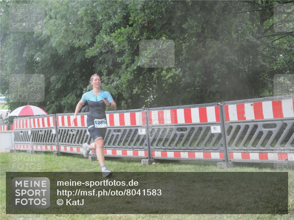 21.06.2025 - 27. Vierlanden-Triathlon KatJ http://msf.ph/oto/8041583 15.06.2025 14:34:24 Ziel 1289 meine-sportfotos.de