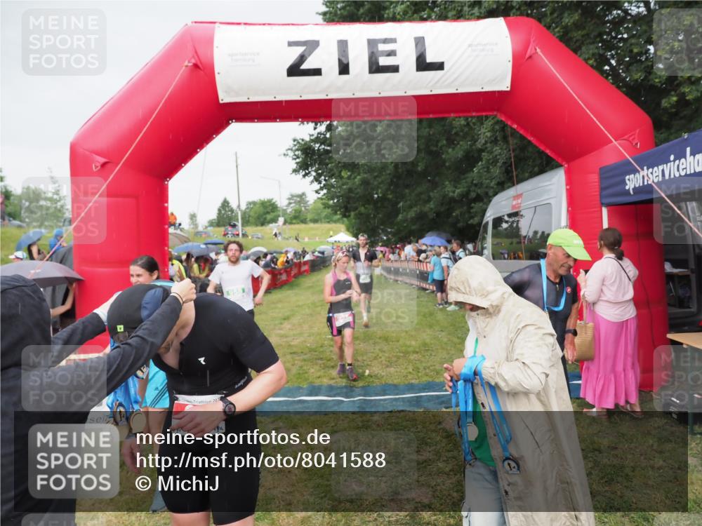 21.06.2025 - 27. Vierlanden-Triathlon MichiJ http://msf.ph/oto/8041588 15.06.2026 13:30:17 Ziel 68, 227, 663, 958, 970 meine-sportfotos.de
