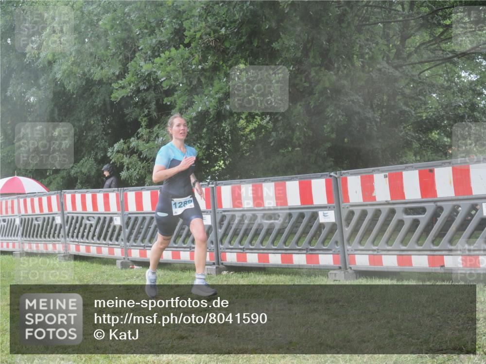21.06.2025 - 27. Vierlanden-Triathlon KatJ http://msf.ph/oto/8041590 15.06.2025 14:34:25 Ziel 1289 meine-sportfotos.de