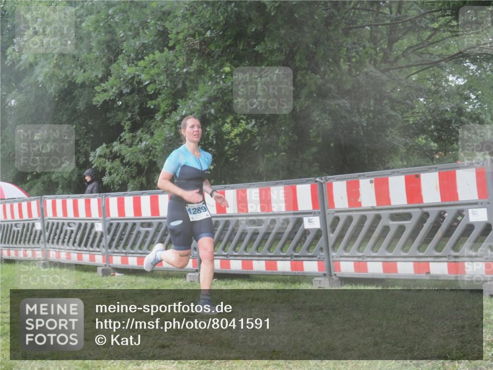 21.06.2025 - 27. Vierlanden-Triathlon KatJ http://msf.ph/oto/8041591 15.06.2025 14:34:25 Ziel 1289 meine-sportfotos.de