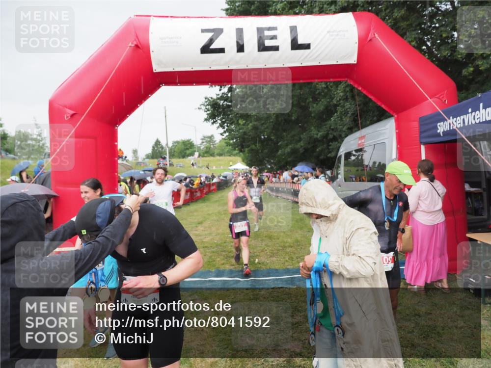 21.06.2025 - 27. Vierlanden-Triathlon MichiJ http://msf.ph/oto/8041592 15.06.2026 13:30:17 Ziel 68, 227, 663, 958, 970 meine-sportfotos.de