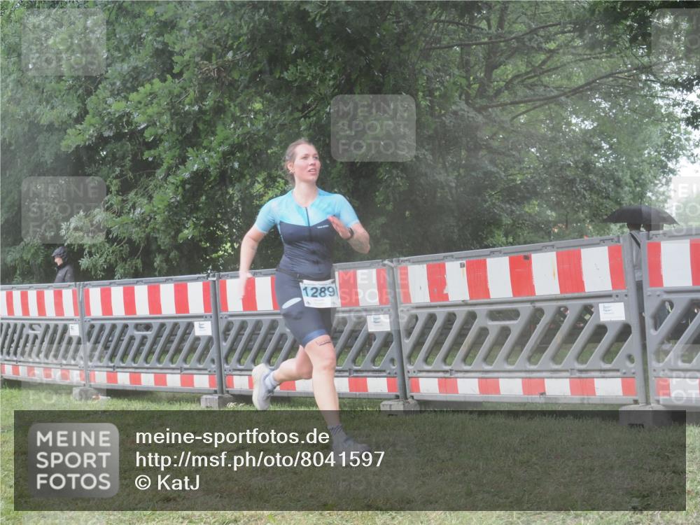 21.06.2025 - 27. Vierlanden-Triathlon KatJ http://msf.ph/oto/8041597 15.06.2025 14:34:25 Ziel 1289 meine-sportfotos.de