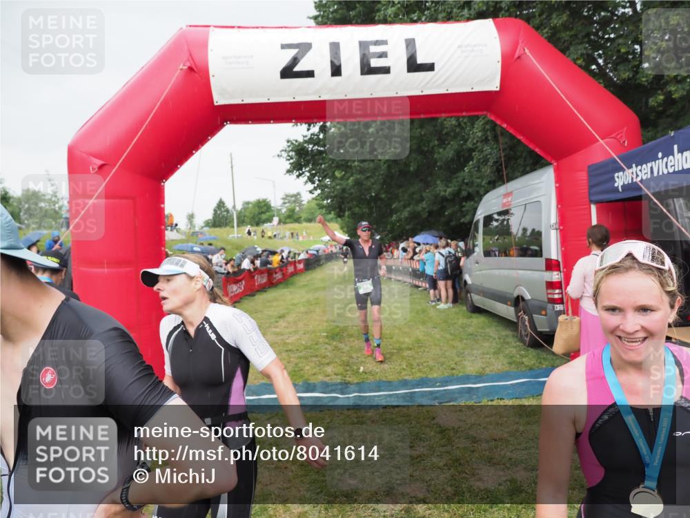 21.06.2025 - 27. Vierlanden-Triathlon MichiJ http://msf.ph/oto/8041614 15.06.2026 13:30:25 Ziel 663, 785, 891 meine-sportfotos.de