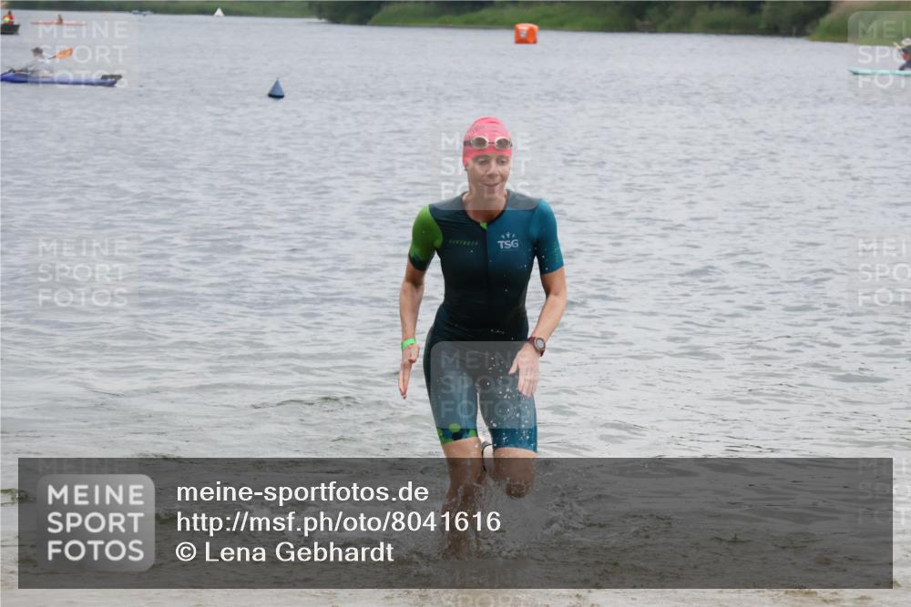 21.06.2025 - 27. Vierlanden-Triathlon Lena Gebhardt http://msf.ph/oto/8041616 15.06.2025 13:08:12 Schwimmen 1168, 1173, 1176, 1178, 1185, 1198, 1202, 1212, 1216, 1226 meine-sportfotos.de