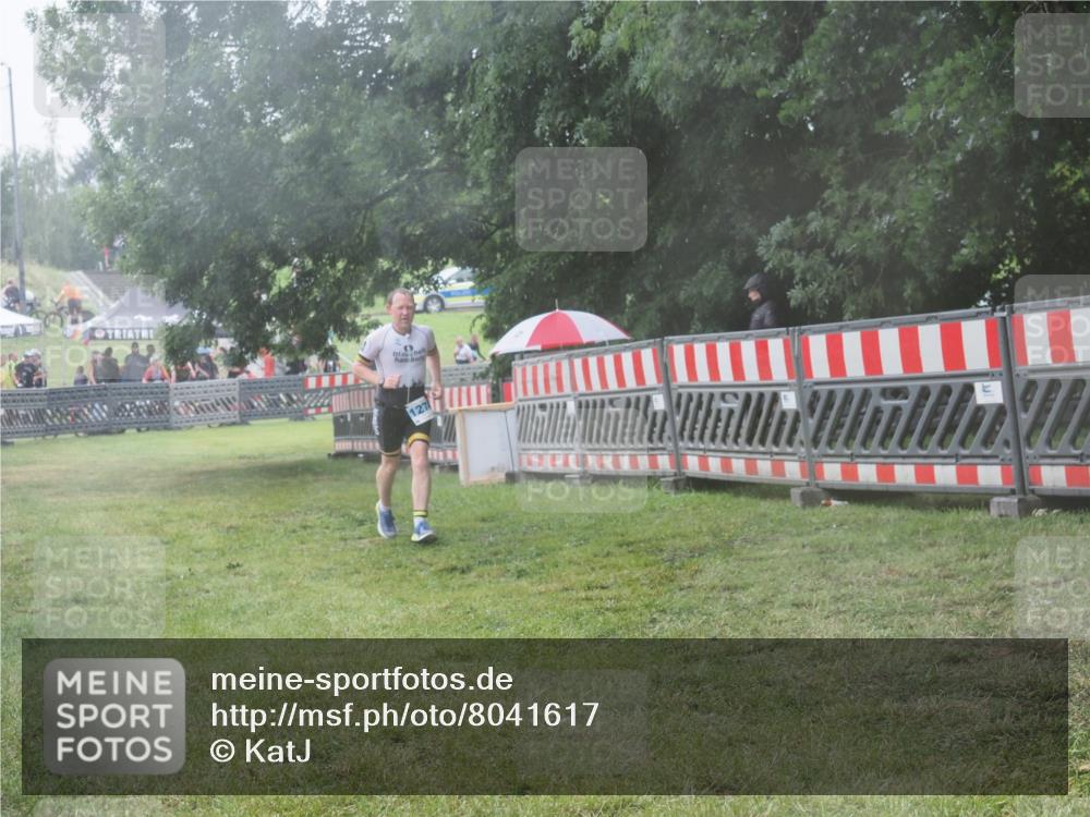 21.06.2025 - 27. Vierlanden-Triathlon KatJ http://msf.ph/oto/8041617 15.06.2025 14:34:43 Ziel 1274 meine-sportfotos.de