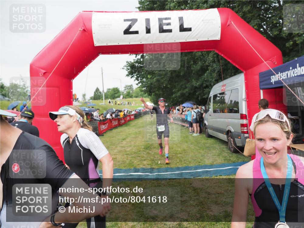 21.06.2025 - 27. Vierlanden-Triathlon MichiJ http://msf.ph/oto/8041618 15.06.2026 13:30:25 Ziel 663, 785, 891 meine-sportfotos.de