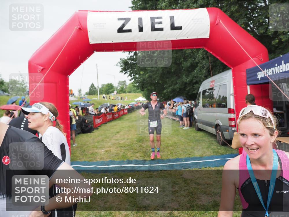21.06.2025 - 27. Vierlanden-Triathlon MichiJ http://msf.ph/oto/8041624 15.06.2026 13:30:26 Ziel 663, 785, 891 meine-sportfotos.de