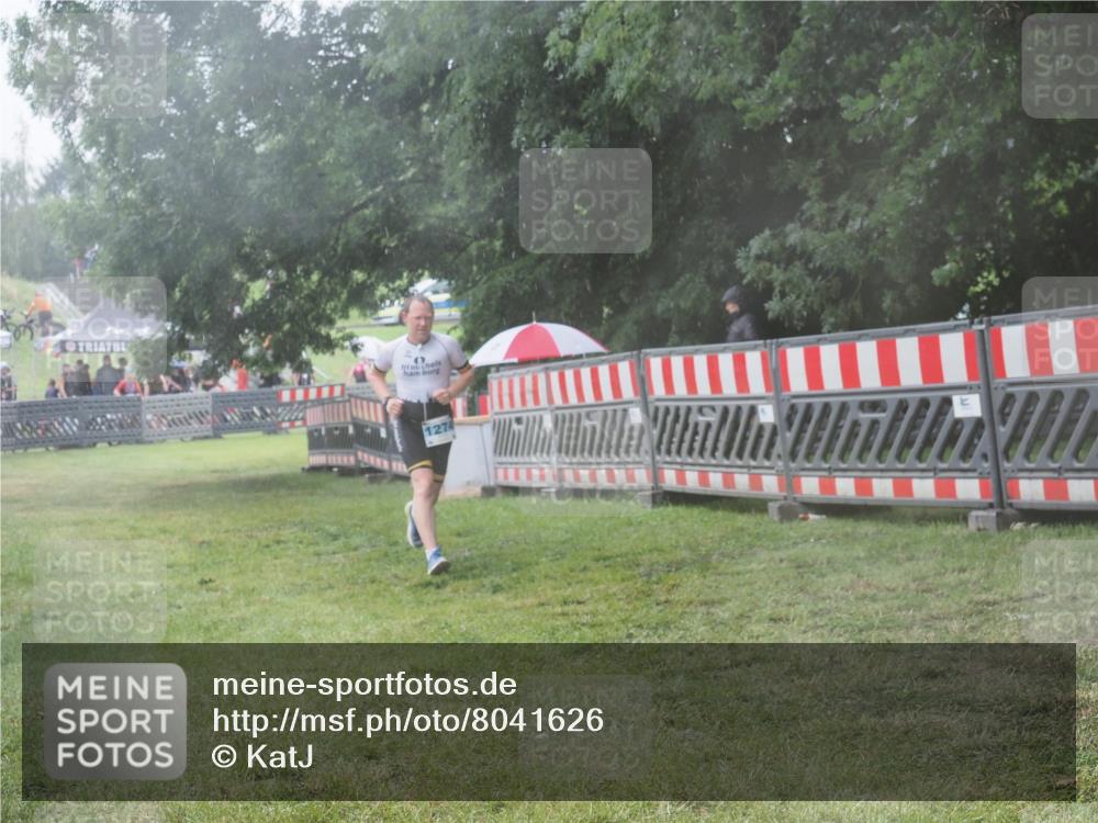 21.06.2025 - 27. Vierlanden-Triathlon KatJ http://msf.ph/oto/8041626 15.06.2025 14:34:44 Ziel 1274 meine-sportfotos.de