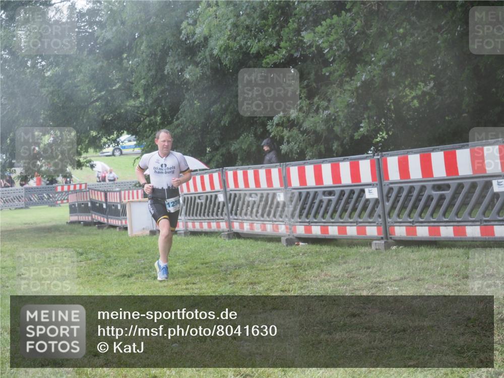 21.06.2025 - 27. Vierlanden-Triathlon KatJ http://msf.ph/oto/8041630 15.06.2025 14:34:44 Ziel 1274 meine-sportfotos.de
