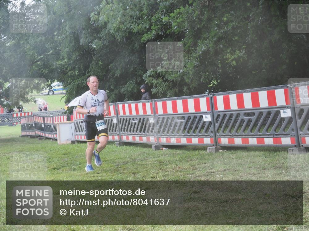21.06.2025 - 27. Vierlanden-Triathlon KatJ http://msf.ph/oto/8041637 15.06.2025 14:34:45 Ziel 1274 meine-sportfotos.de