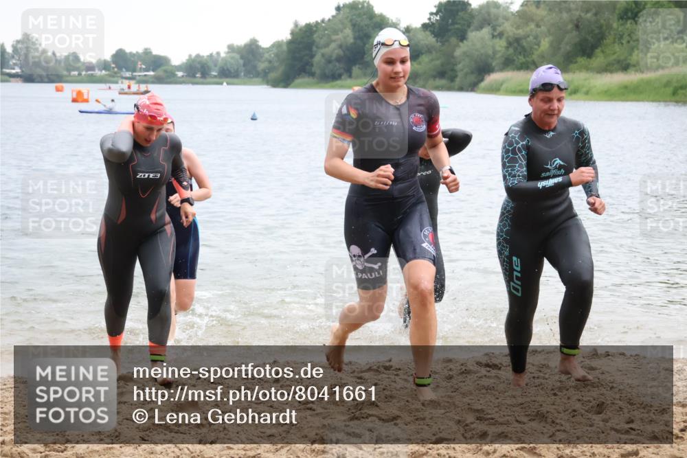 21.06.2025 - 27. Vierlanden-Triathlon Lena Gebhardt http://msf.ph/oto/8041661 15.06.2025 13:08:19 Schwimmen 1168, 1173, 1176, 1178, 1185, 1198, 1202, 1212 meine-sportfotos.de