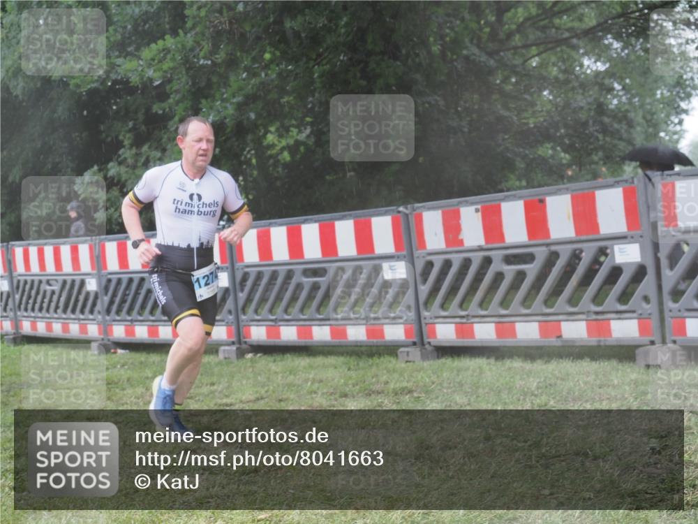 21.06.2025 - 27. Vierlanden-Triathlon KatJ http://msf.ph/oto/8041663 15.06.2025 14:34:46 Ziel 1274 meine-sportfotos.de