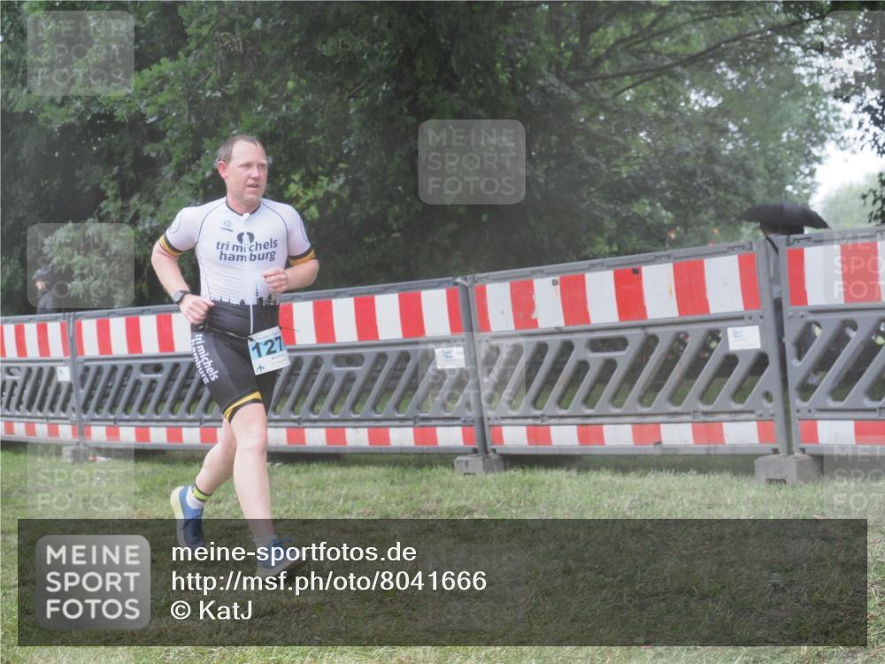 21.06.2025 - 27. Vierlanden-Triathlon KatJ http://msf.ph/oto/8041666 15.06.2025 14:34:46 Ziel 1274 meine-sportfotos.de