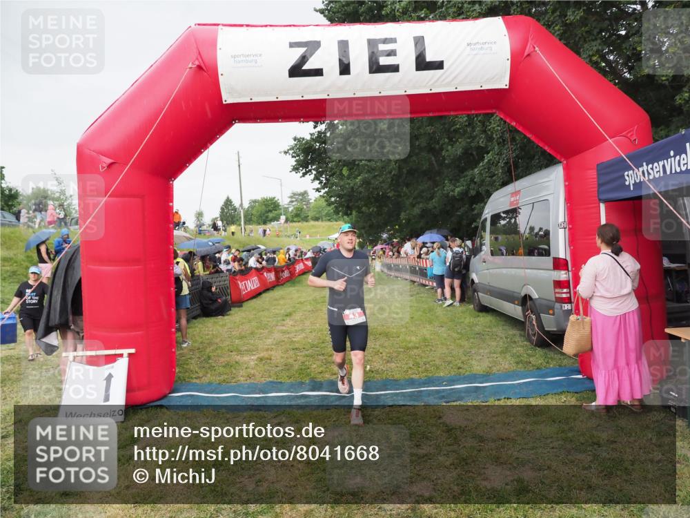 21.06.2025 - 27. Vierlanden-Triathlon MichiJ http://msf.ph/oto/8041668 15.06.2026 13:30:37 Ziel 43, 783 meine-sportfotos.de